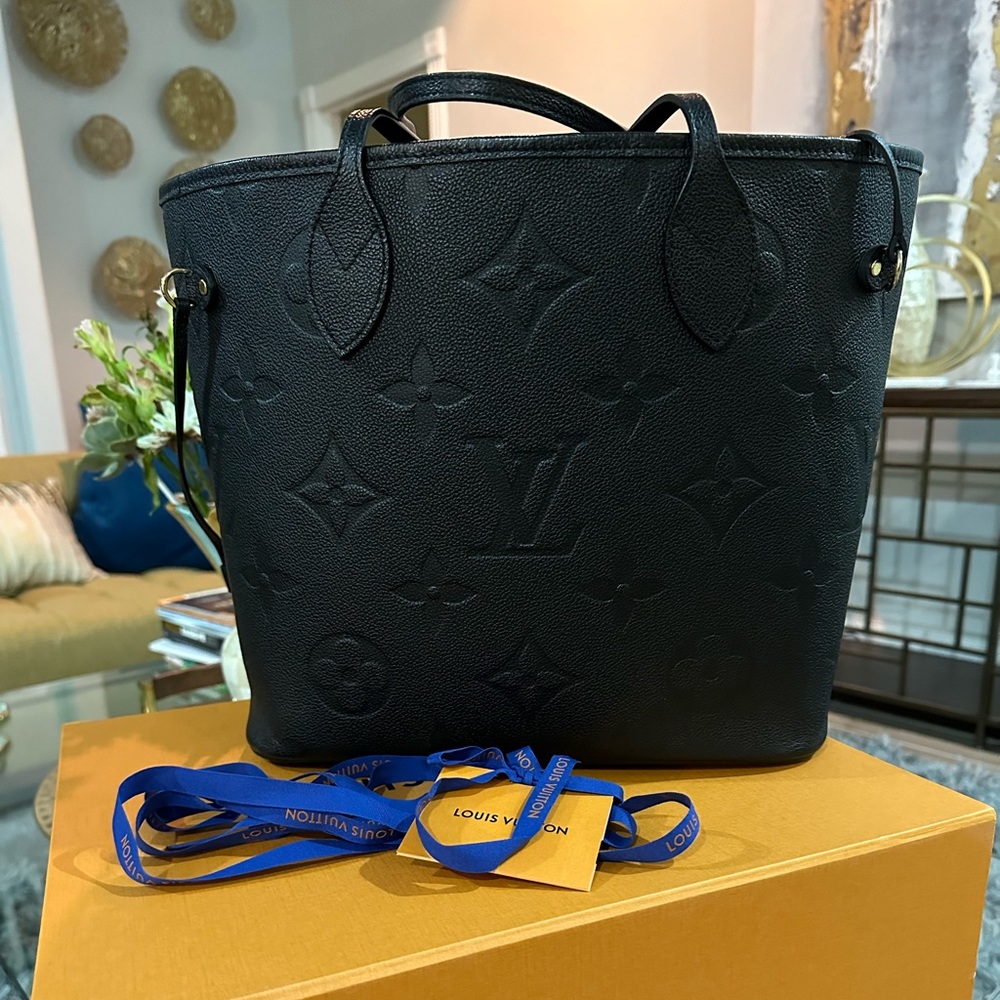🔥Louis Vuitton 🔥
Monogram Empreinte Leather Neverfull MM